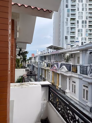 Nhà nguyên căn có máy lạnh, nội thất HXT 1 trục cách Q lộ 13 100m