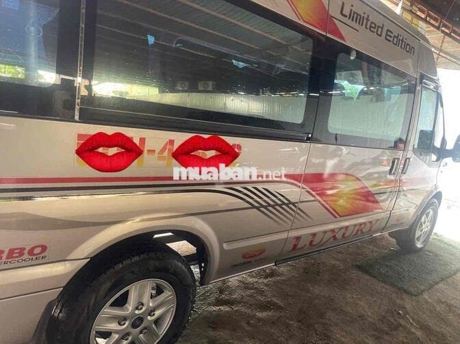 Ford Transit 16 chỗ Dầu Vàng cát 182.529 km