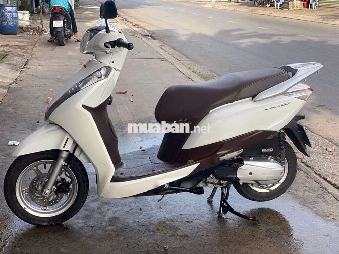 Honda Lead Trắng 125. 2016. Sơn zin mấy zin chất