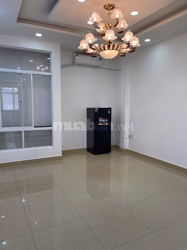 Nhà nguyên căn có máy lạnh, nội thất HXT 1 trục cách Q lộ 13 100m