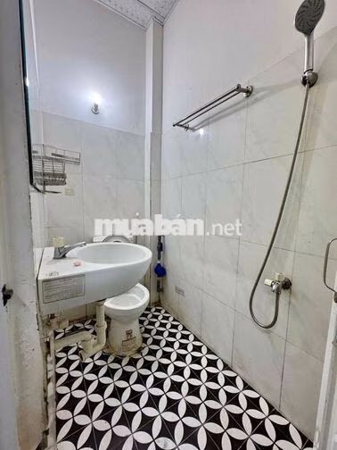 PHÒNG TRỌ SINH VIÊN ĐH NGUYỄN TẤT THÀNH ĐI BỘ - Ban công riêng