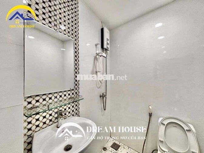 CHDV CỬA SỔ TRỜI GẦN CÔNG THƯƠNG RỘNG THOÁNG Ở ĐƯỢC 4 NGƯỜI