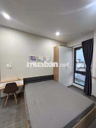 Căn Phòng Ban Công- Đầy Đủ Nội Thất- View Vườn Hoa Giấy