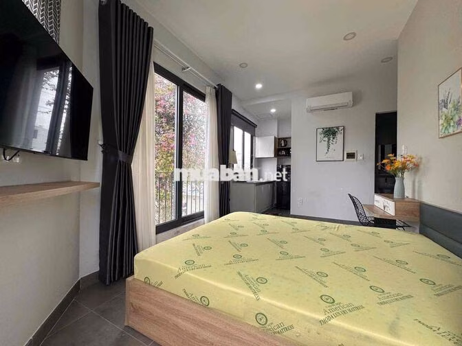 Căn Phòng Ban Công- Đầy Đủ Nội Thất- View Vườn Hoa Giấy