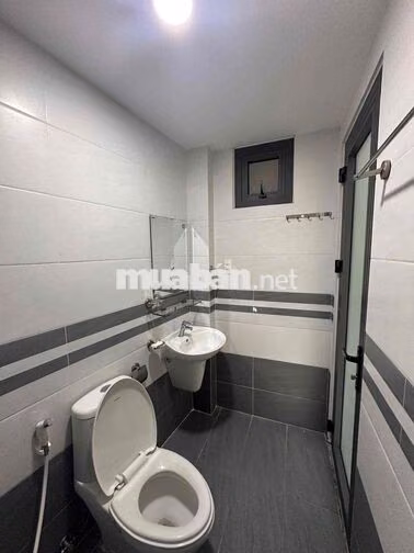 Căn Phòng Ban Công- Đầy Đủ Nội Thất- View Vườn Hoa Giấy
