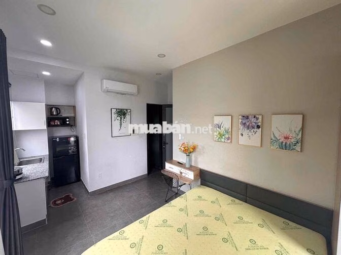 Căn Phòng Ban Công- Đầy Đủ Nội Thất- View Vườn Hoa Giấy