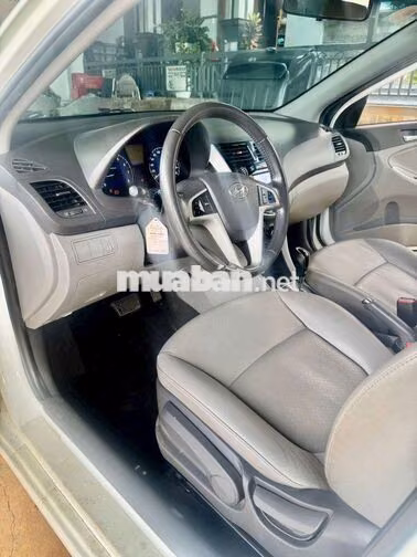 Hyundai Accent Blue 2013 Tự động Trắng