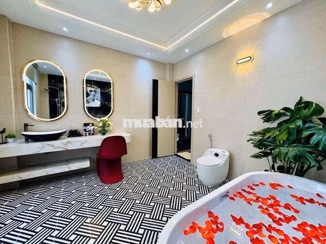 Nguyễn Thái Sơn 60M2 - Hẻm xe hơi an ninh sát mặt tiền, vừa giảm 800tr