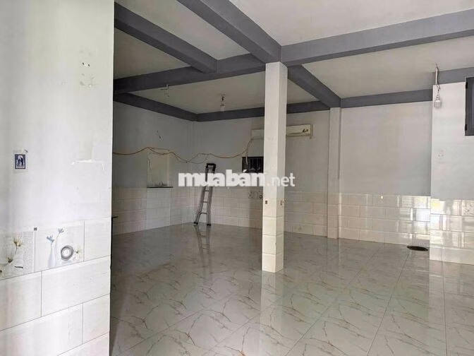 cho thuê nhà rộng rãi trống suốt 1/ ngắn đường vĩnh lộc có điện 3 pha