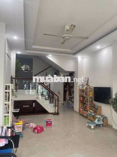CHO THUÊ NHÀ HẺM XE HƠI – HUỲNH TẤN PHÁT, QUẬN 7