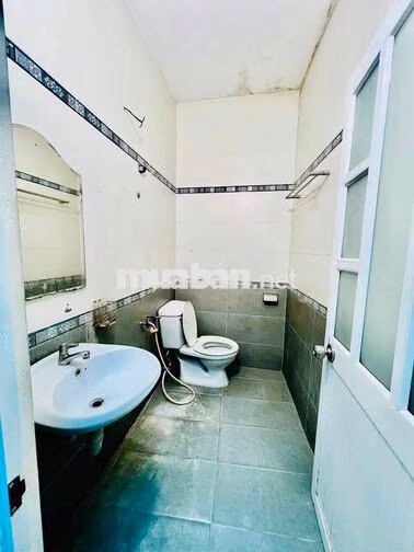 Cho Thuê Nhà DT 100m2 1Trệt 1Lửng 3Pn 2Wc Sân Xe Máy Hẻm Ôtô Ngã Tư Ga