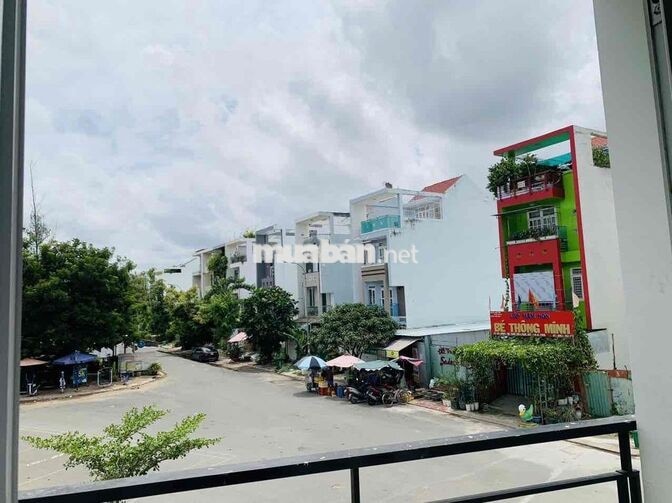 cho thuê phòng ban công kdc Phước Kiển a - ngay trường Tôn Dưcd Thắng