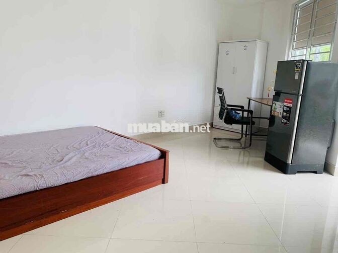 cho thuê phòng ban công kdc Phước Kiển a - ngay trường Tôn Dưcd Thắng
