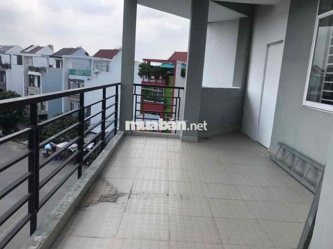 cho thuê phòng ban công kdc Phước Kiển a - ngay trường Tôn Dưcd Thắng
