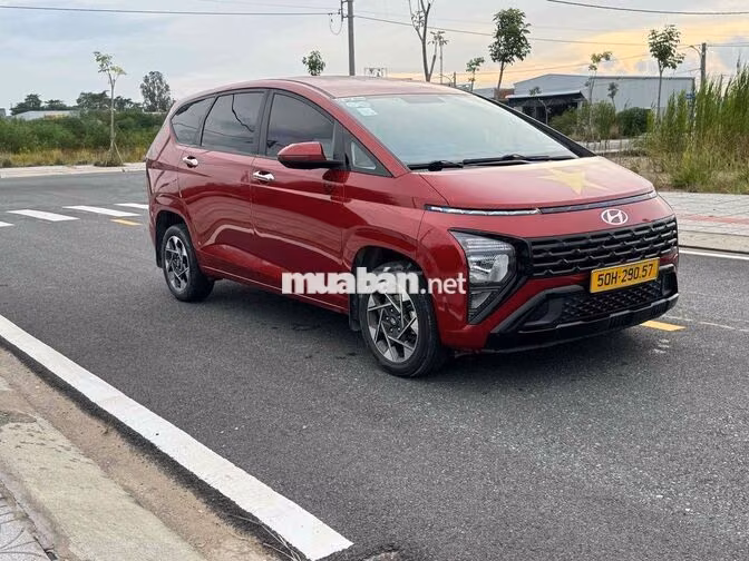 Hyundai Stargazer 2022 Bản đặc biệt 8000 km Đỏ