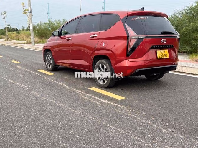 Hyundai Stargazer 2022 Bản đặc biệt 8000 km Đỏ