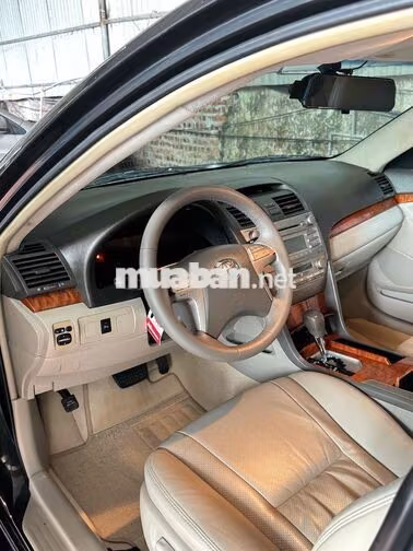Toyota Camry 2.4G Đen 5 chỗ