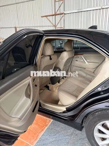 Toyota Camry 2.4G Đen 5 chỗ