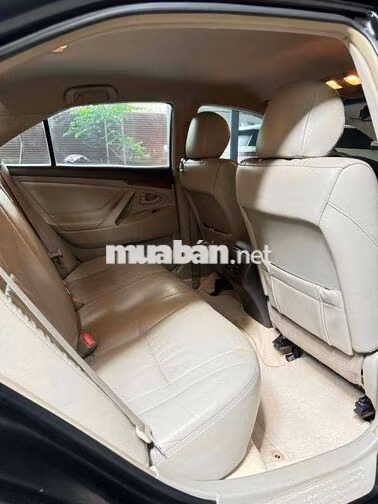 Toyota Camry 2.4G Đen 5 chỗ