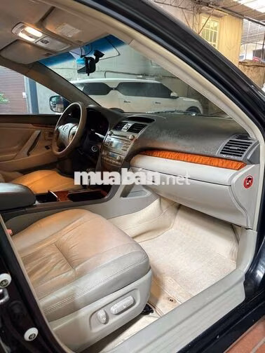 Toyota Camry 2.4G Đen 5 chỗ