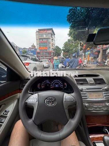 Toyota Camry 2.4G Đen 5 chỗ