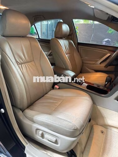 Toyota Camry 2.4G Đen 5 chỗ