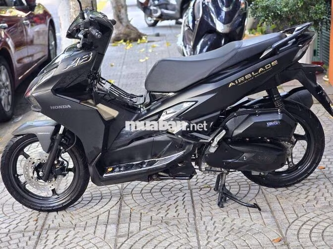 Honda Air Blade 4val đời mới Sport Đen mù cao cấp