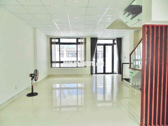 văn phòng Trệt + Lầu 6x17m sàn trống suốt giá tốt chỉ 21 triệu/tháng