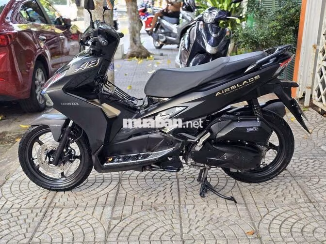 Honda Air Blade 4val đời mới Sport Đen mù cao cấp