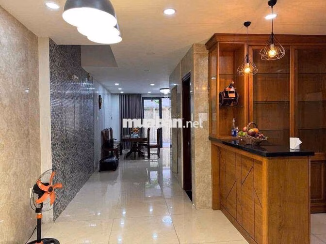 Nhà 4 tầng có thang máy 5x18 khu bên sông GiGaMall