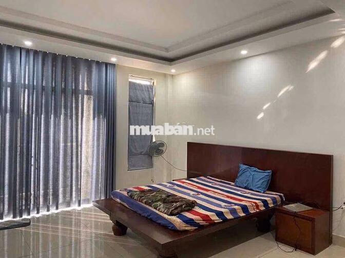 Nhà 4 tầng có thang máy 5x18 khu bên sông GiGaMall