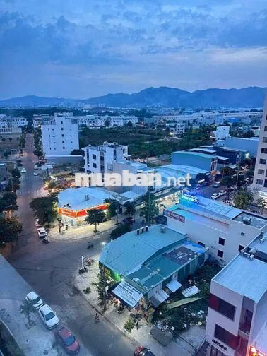 Cho thuê Shophouse khối đế CT5 view hồ bơi
