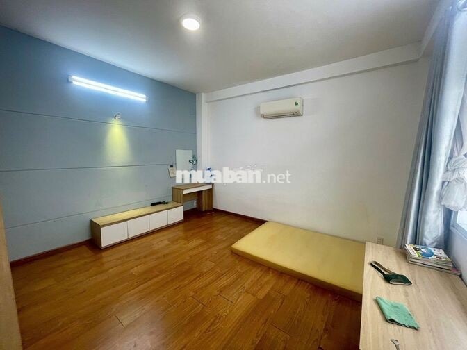 Giá 3.5tr - Phòng Quận 7 , NT Đẹp Như Hình , Cửa sổ trời