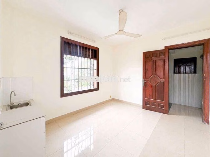 CHÍNH CHỦ CHO THUÊ PHÒNG TRỐNG NGAY LÊ VĂN KHƯƠNG 