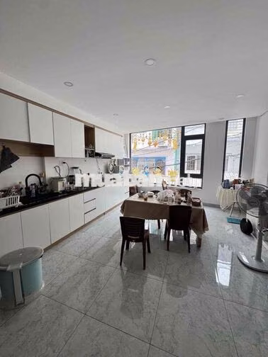 HẺM XE TẢI, Ô TÔ 7 CHỖ NGỦ NHÀ