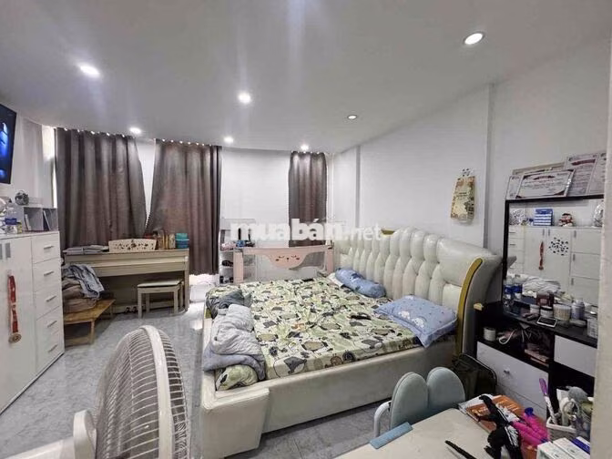 HẺM XE TẢI, Ô TÔ 7 CHỖ NGỦ NHÀ