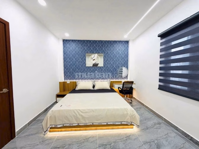 Chủ ngộp gấp bán nhà DT 56m2 đúc 5 tầng đường TCH16, Q.12 giá 6ty400