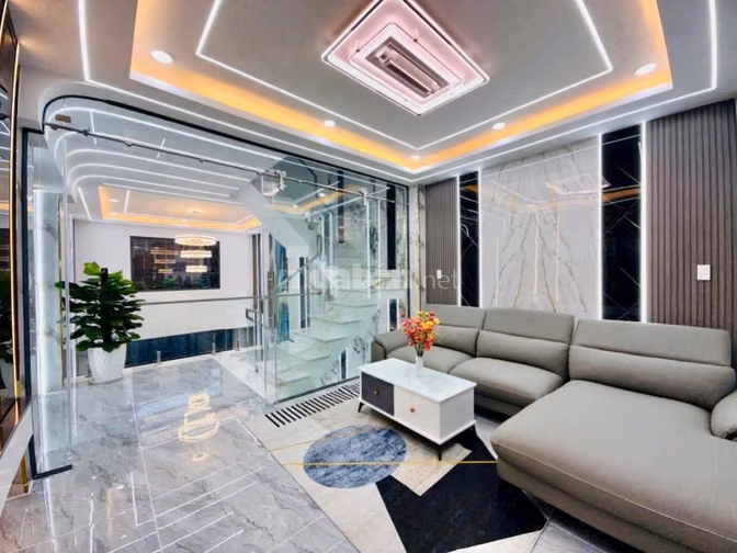 Chủ ngộp gấp bán nhà DT 56m2 đúc 5 tầng đường TCH16, Q.12 giá 6ty400