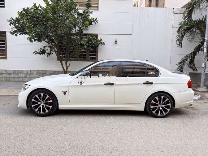 BMW 320i Sedan thể thao 2009 Trắng
