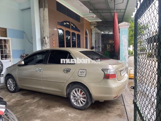 Toyota Vios 2010 Vàng cát