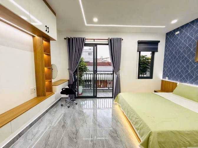Chủ ngộp gấp bán nhà DT 56m2 đúc 5 tầng đường TCH16, Q.12 giá 6ty400
