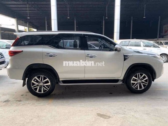 Toyota Fortuner Trắng