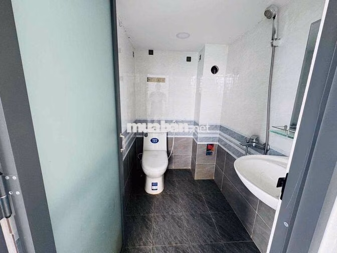 PHÒNG TRỌ BAN CÔNG GIÁ RẺ ĐƯỜNG DƯƠNG QUẢNG HÀM NGAY TRUNG TÂM GÒ VẤP