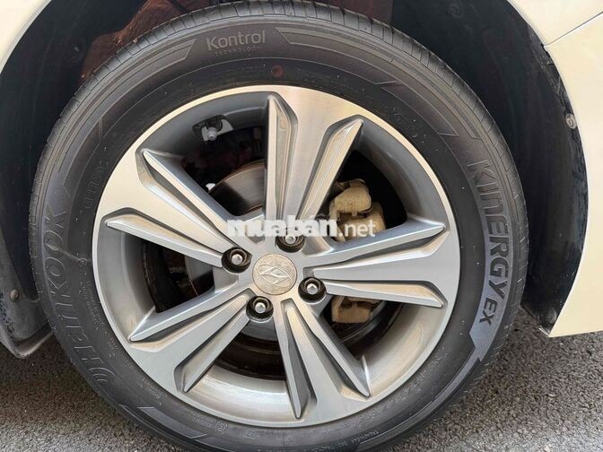 Hyundai Accent ATH 2019 Số tự động Trắng