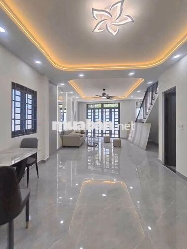 Nhà đẹp góc 2 mặt tiền đường xe hơi 2ty6 thương lượng