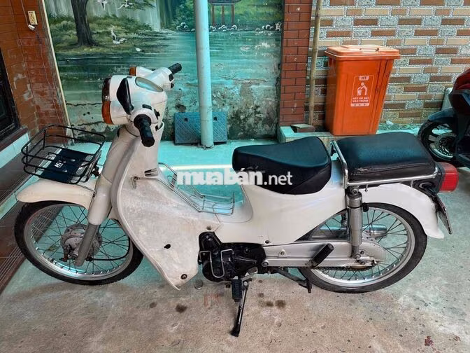 Honda Cub Trắng