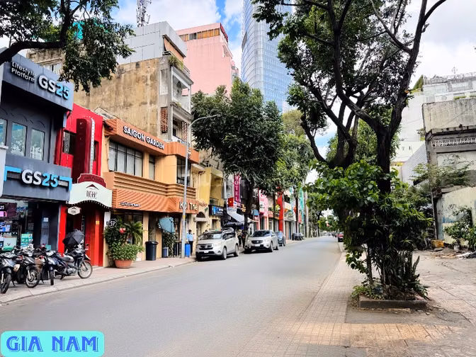 BÁN NHÀ MẶT TIỀN KINH DOANH : 120 HỒ TÙNG MẬU - P. BẾN NGHÉ - Q. 1 