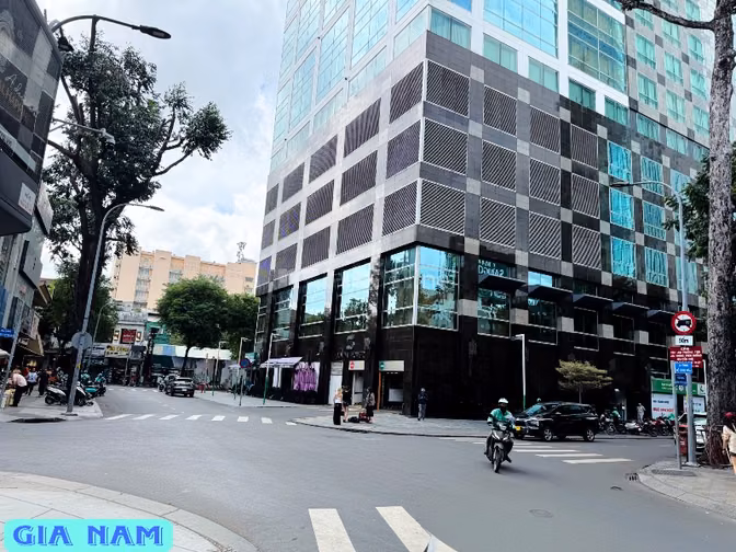 BÁN NHÀ MẶT TIỀN KINH DOANH : 120 HỒ TÙNG MẬU - P. BẾN NGHÉ - Q. 1 