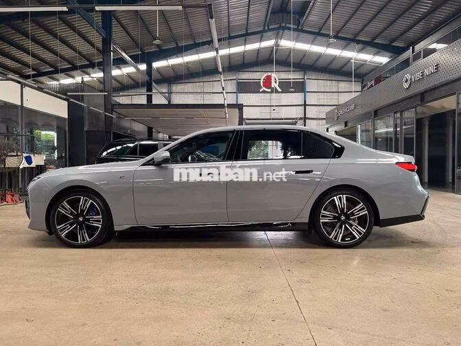 BMW 735 M SPORT 2024 Xám Brooklyn 11253 km