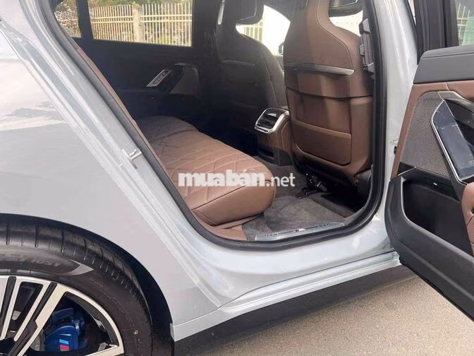 BMW 735 M SPORT 2024 Xám Brooklyn 11253 km